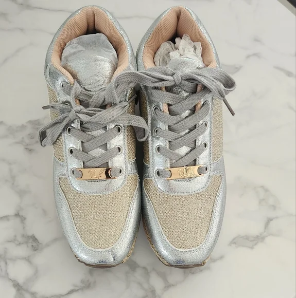 Women Silver Fashion Sneakers Size 8 - Picture 5 of 13